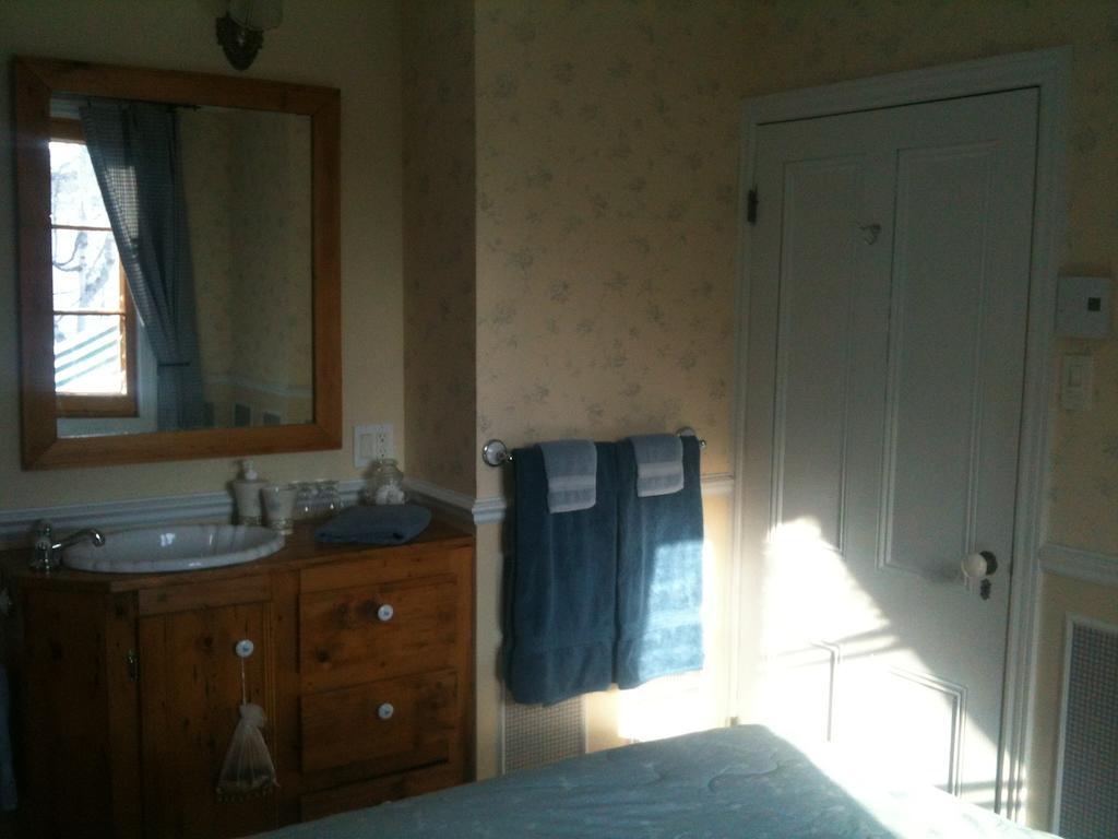 Auberge Du Maitre Forgeron Beaupré Zimmer foto